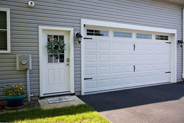 24/7 Emergency Garage Door Panel Replacement experts in Del Rio, TX